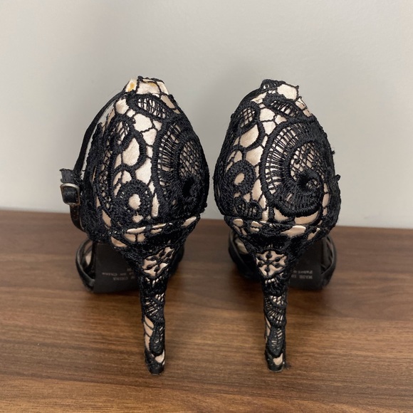 Le Chateau Floral Heels - Picture 2 of 6